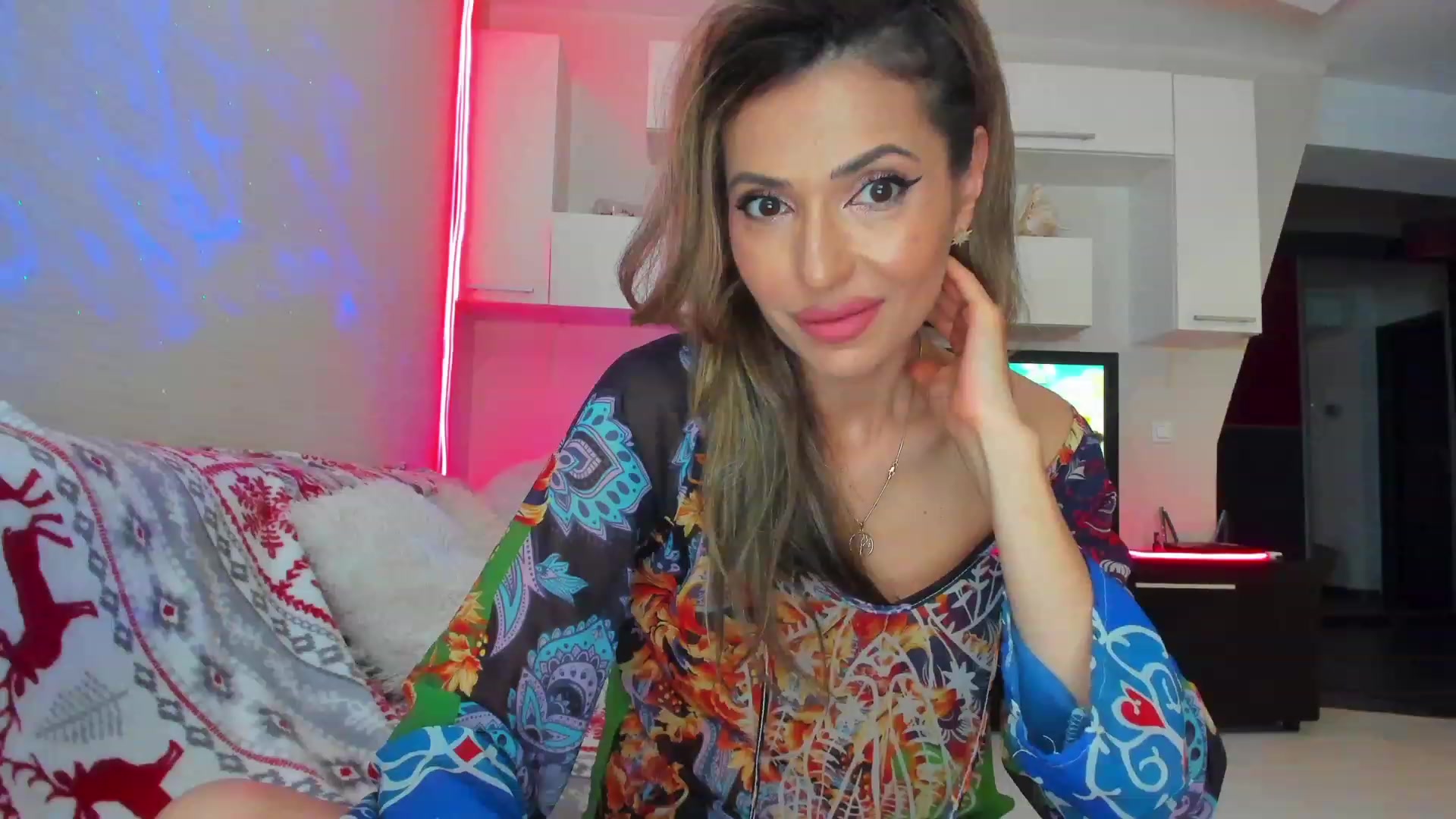 Gallery image thumbnail from SmileyTinaa's myfreecams stream on, 06/07/2023, 23:35 image 14 of 20