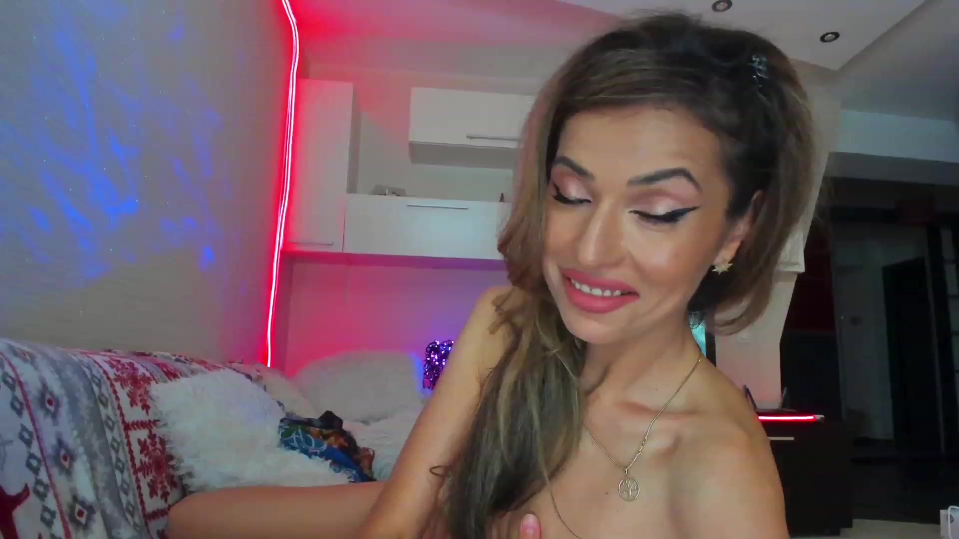 Gallery image thumbnail from SmileyTinaa's myfreecams stream on, 06/07/2023, 23:35 image 11 of 20