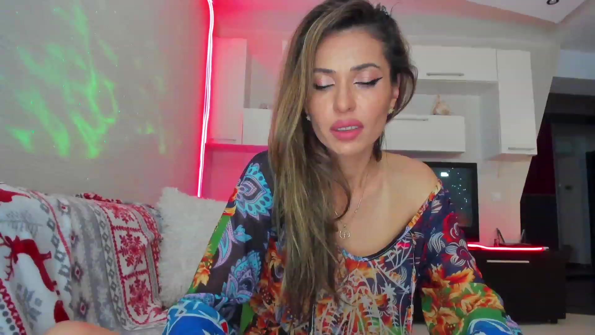 Gallery image thumbnail from SmileyTinaa's myfreecams stream on, 06/08/2023, 24:40 image 7 of 20