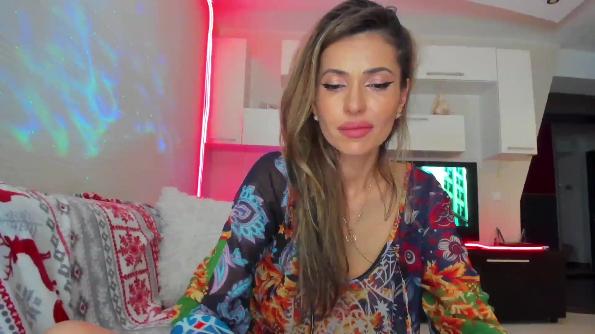 Gallery image thumbnail from SmileyTinaa's myfreecams stream on, 06/08/2023, 24:40 image 16 of 20
