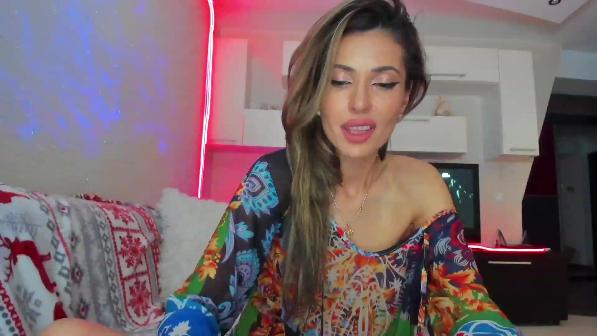 Gallery image thumbnail from SmileyTinaa's myfreecams stream on, 06/08/2023, 24:40 image 3 of 20