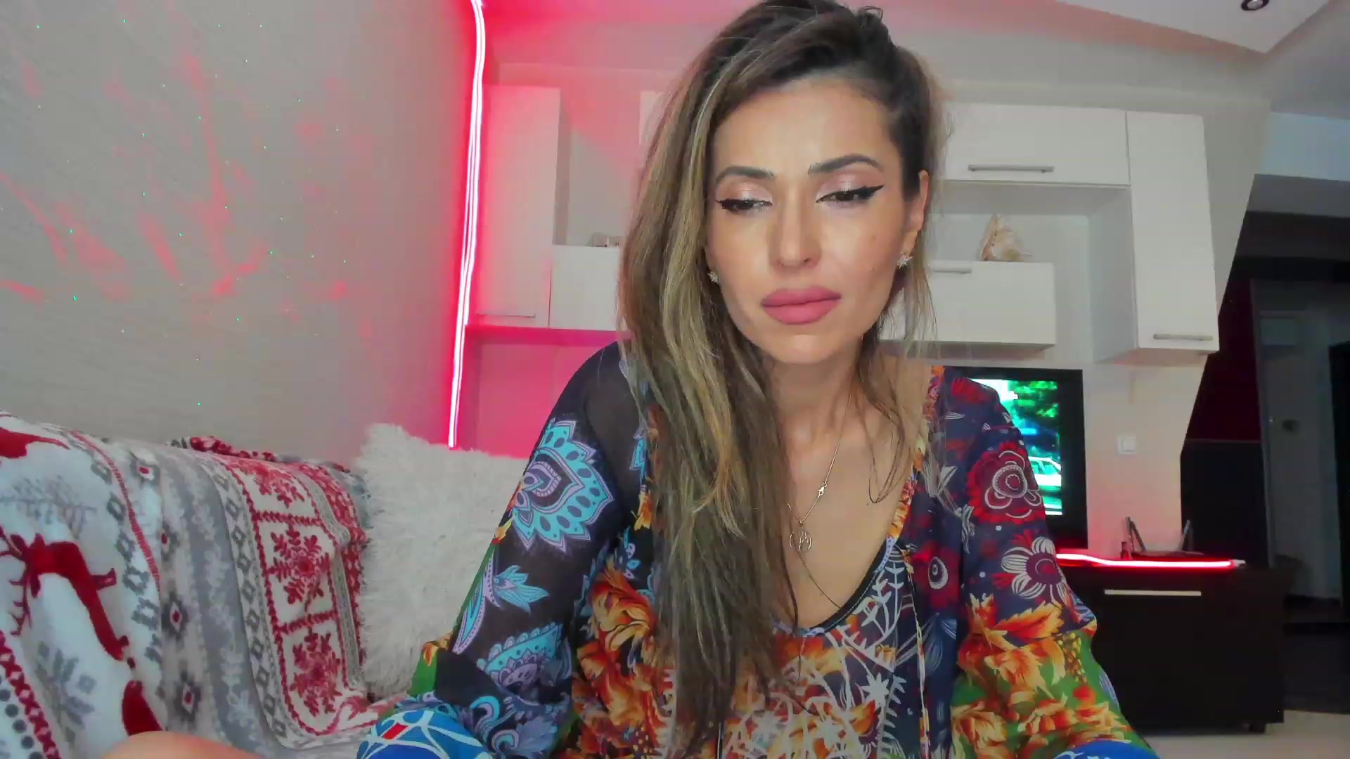 Gallery image thumbnail from SmileyTinaa's myfreecams stream on, 06/08/2023, 24:40 image 15 of 20