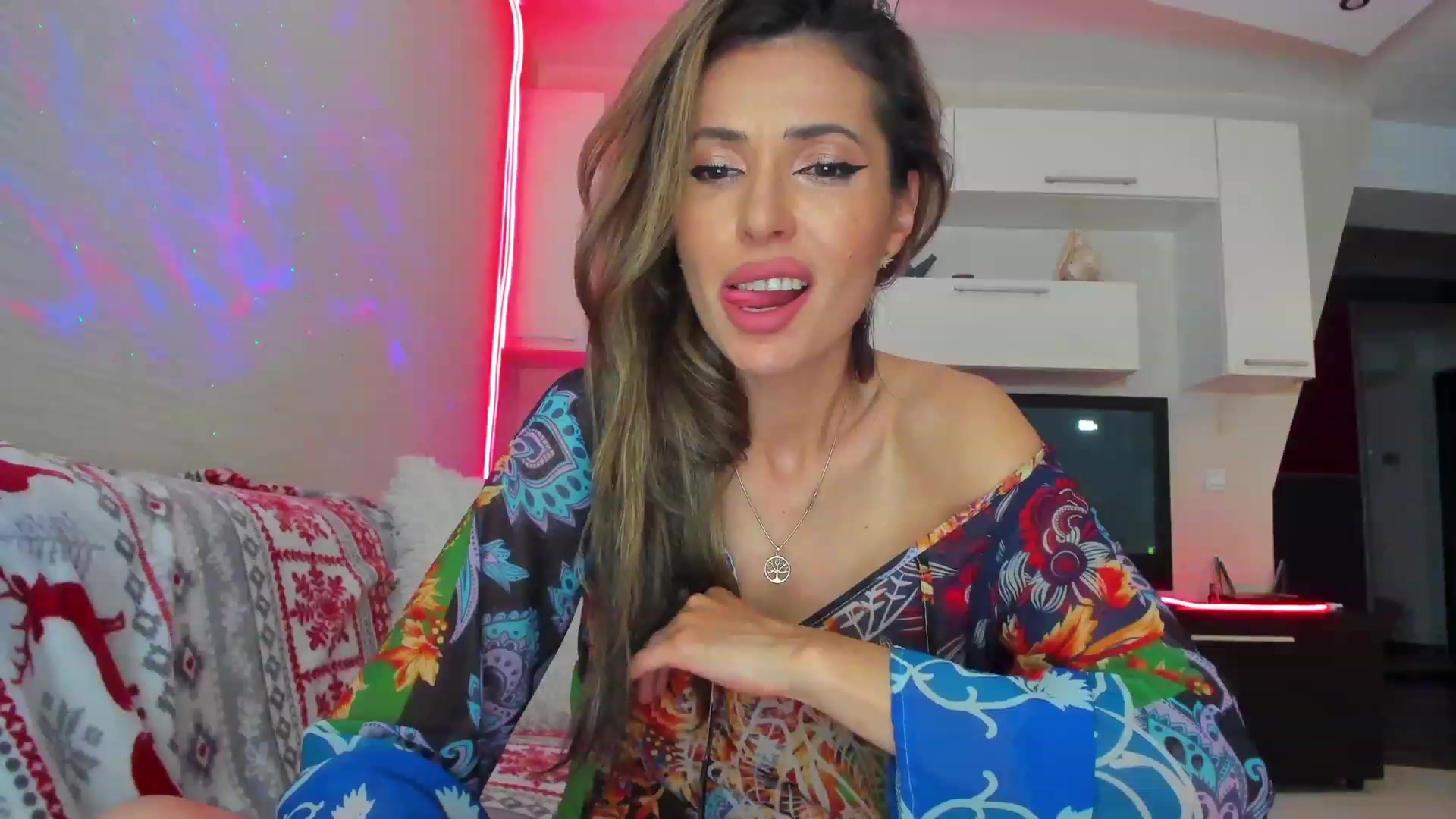 Gallery image thumbnail from SmileyTinaa's myfreecams stream on, 06/08/2023, 24:40 image 4 of 20