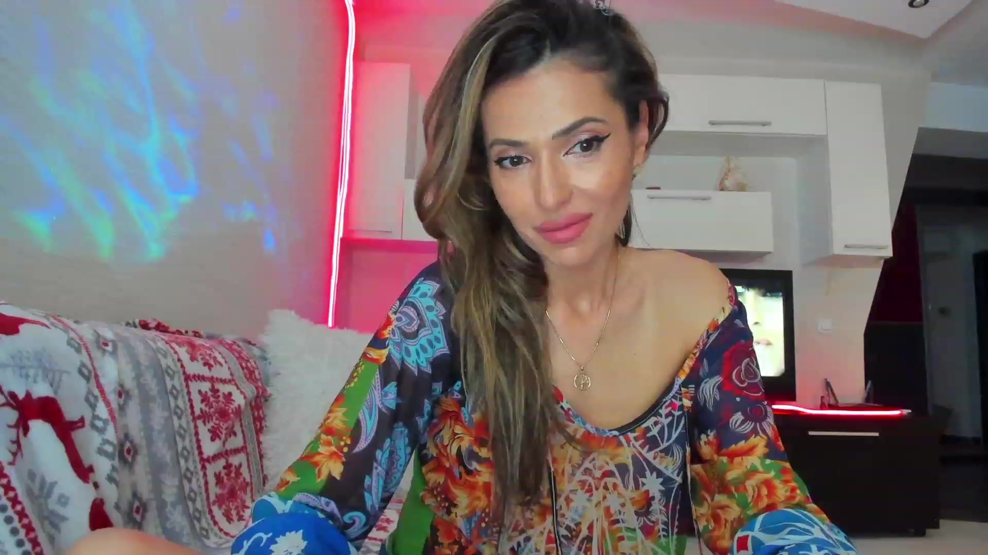 Gallery image thumbnail from SmileyTinaa's myfreecams stream on, 06/08/2023, 24:40 image 2 of 20