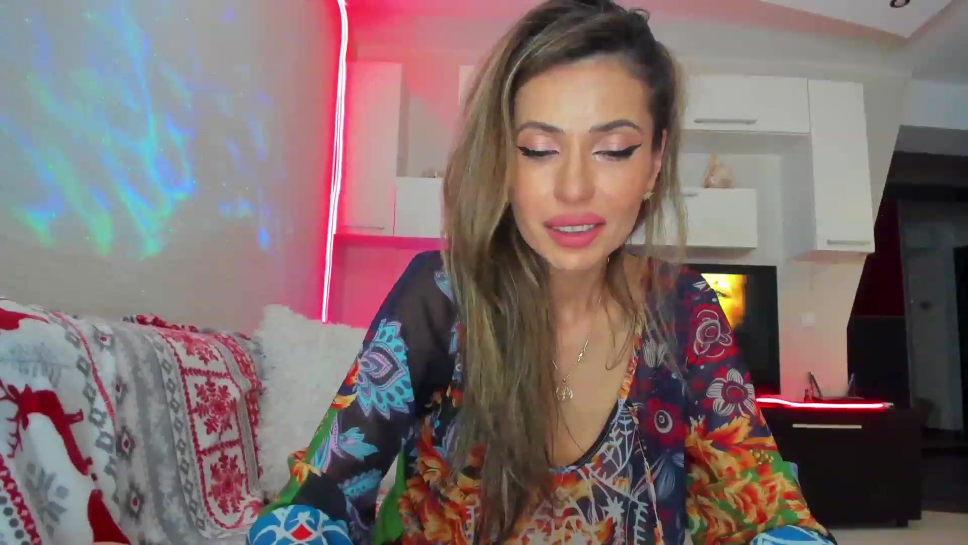 Gallery image thumbnail from SmileyTinaa's myfreecams stream on, 06/08/2023, 24:40 image 20 of 20