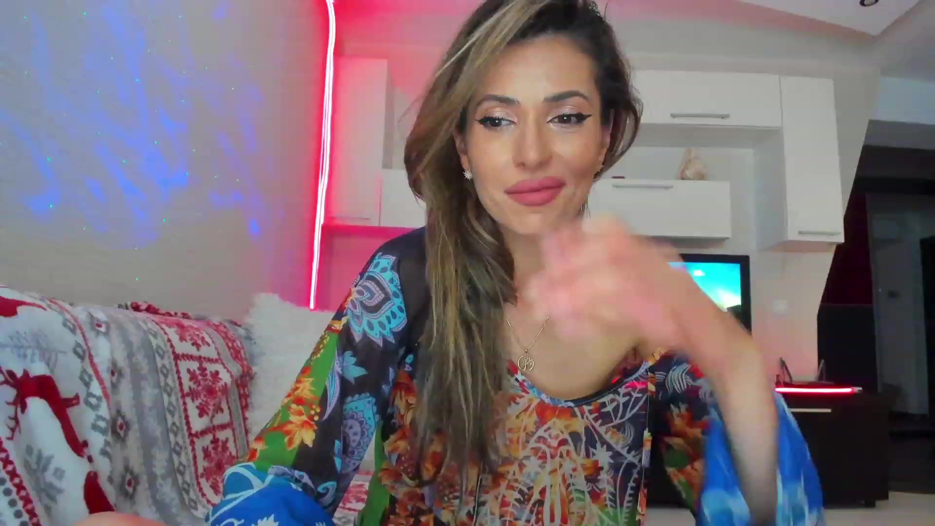 Gallery image thumbnail from SmileyTinaa's myfreecams stream on, 06/08/2023, 24:40 image 5 of 20