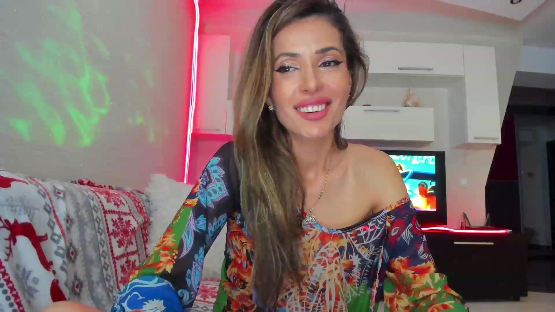 Gallery image thumbnail from SmileyTinaa's myfreecams stream on, 06/08/2023, 24:40 image 9 of 20