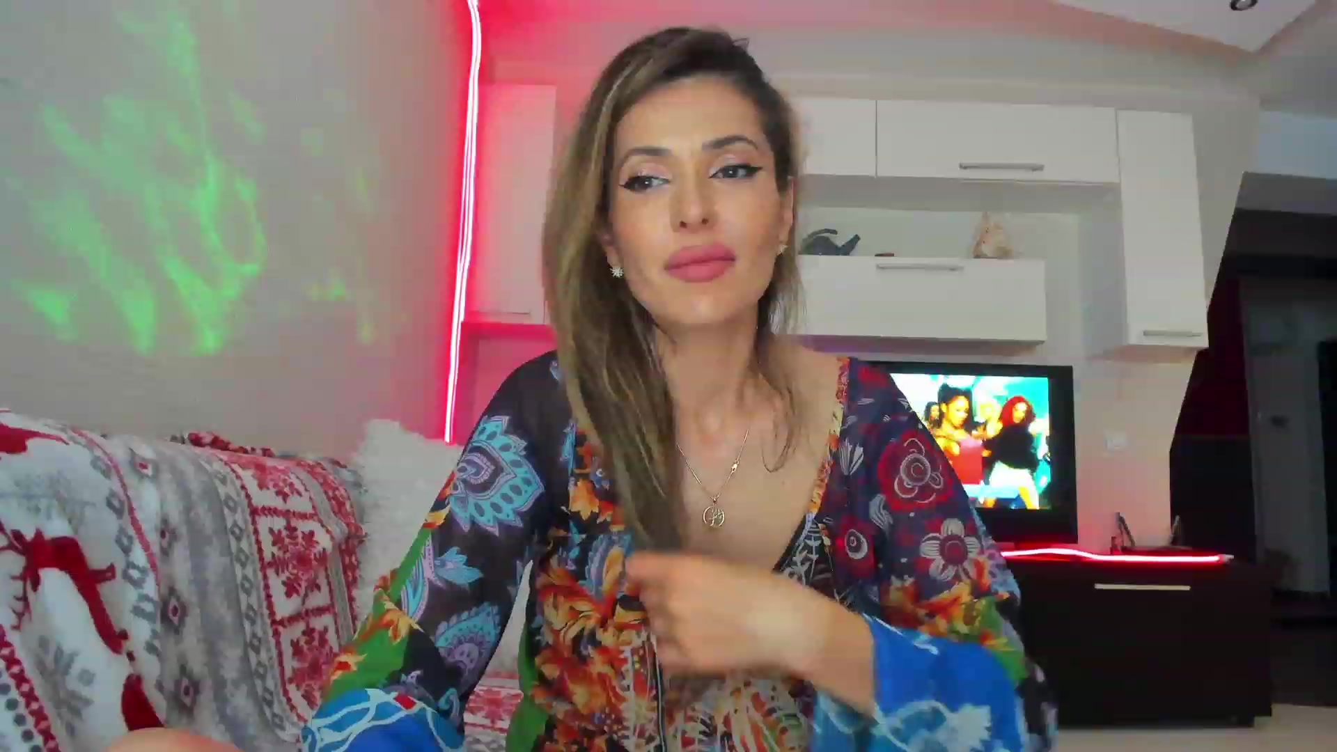 Gallery image thumbnail from SmileyTinaa's myfreecams stream on, 06/08/2023, 24:40 image 13 of 20