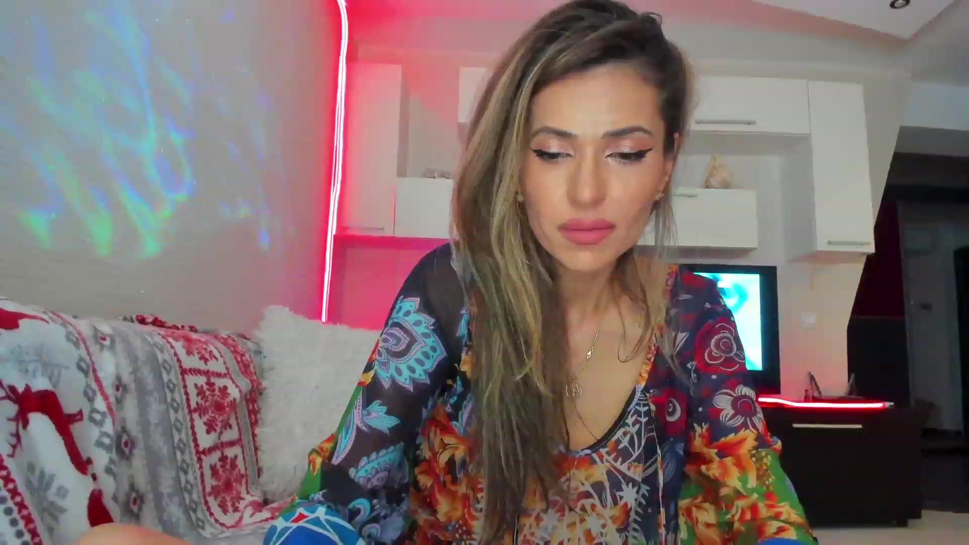 Gallery image thumbnail from SmileyTinaa's myfreecams stream on, 06/08/2023, 24:40 image 14 of 20