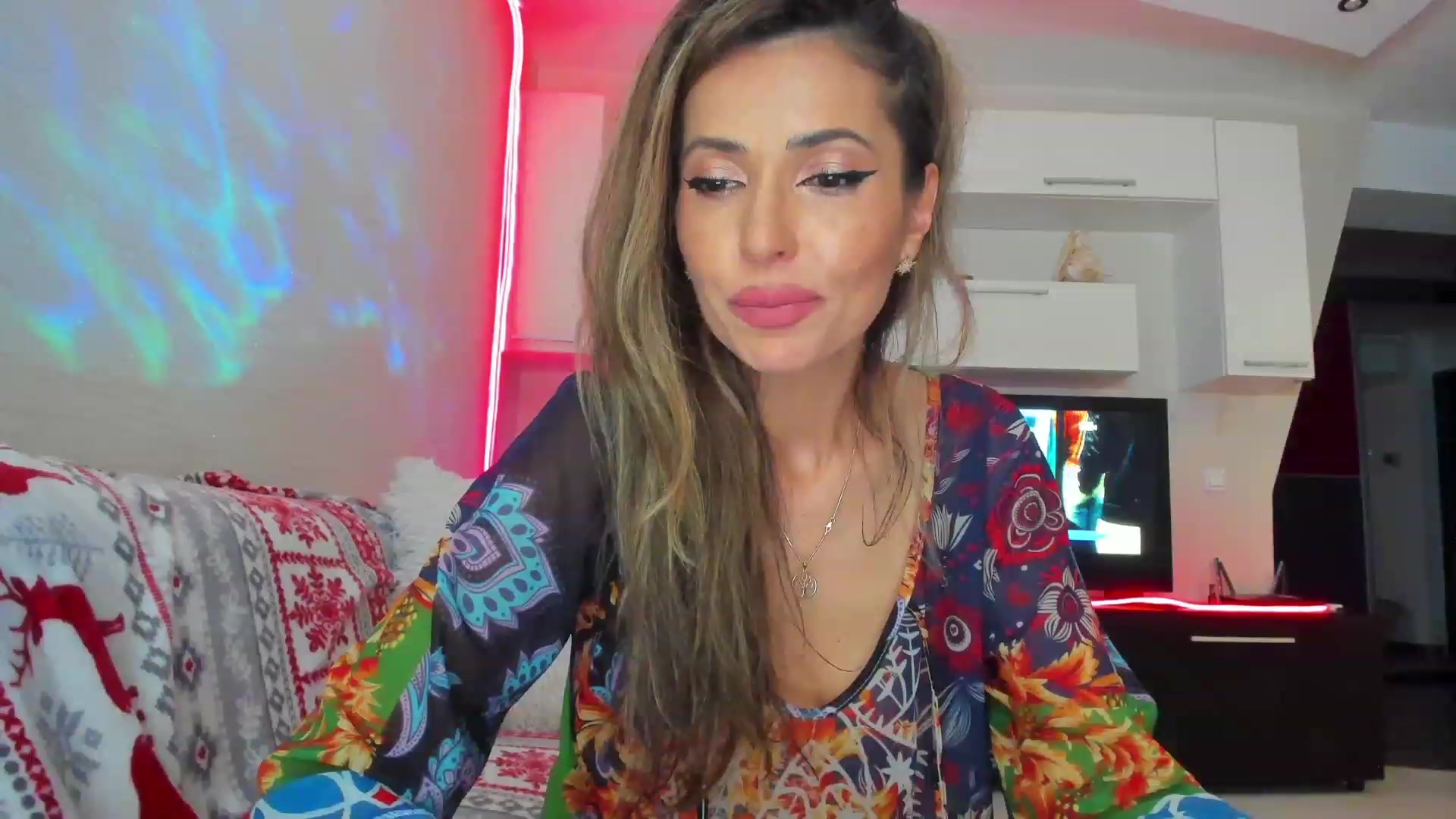 Gallery image thumbnail from SmileyTinaa's myfreecams stream on, 06/08/2023, 24:40 image 18 of 20