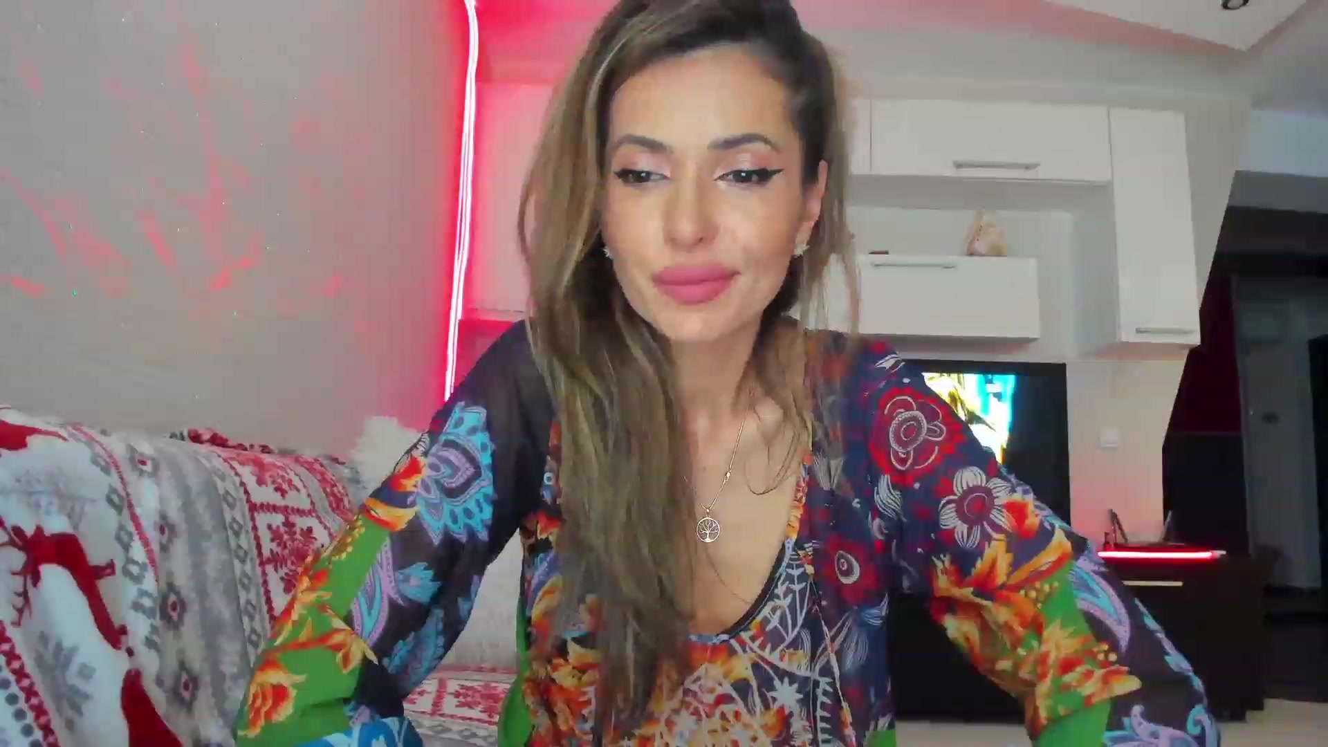Gallery image thumbnail from SmileyTinaa's myfreecams stream on, 06/08/2023, 24:40 image 19 of 20