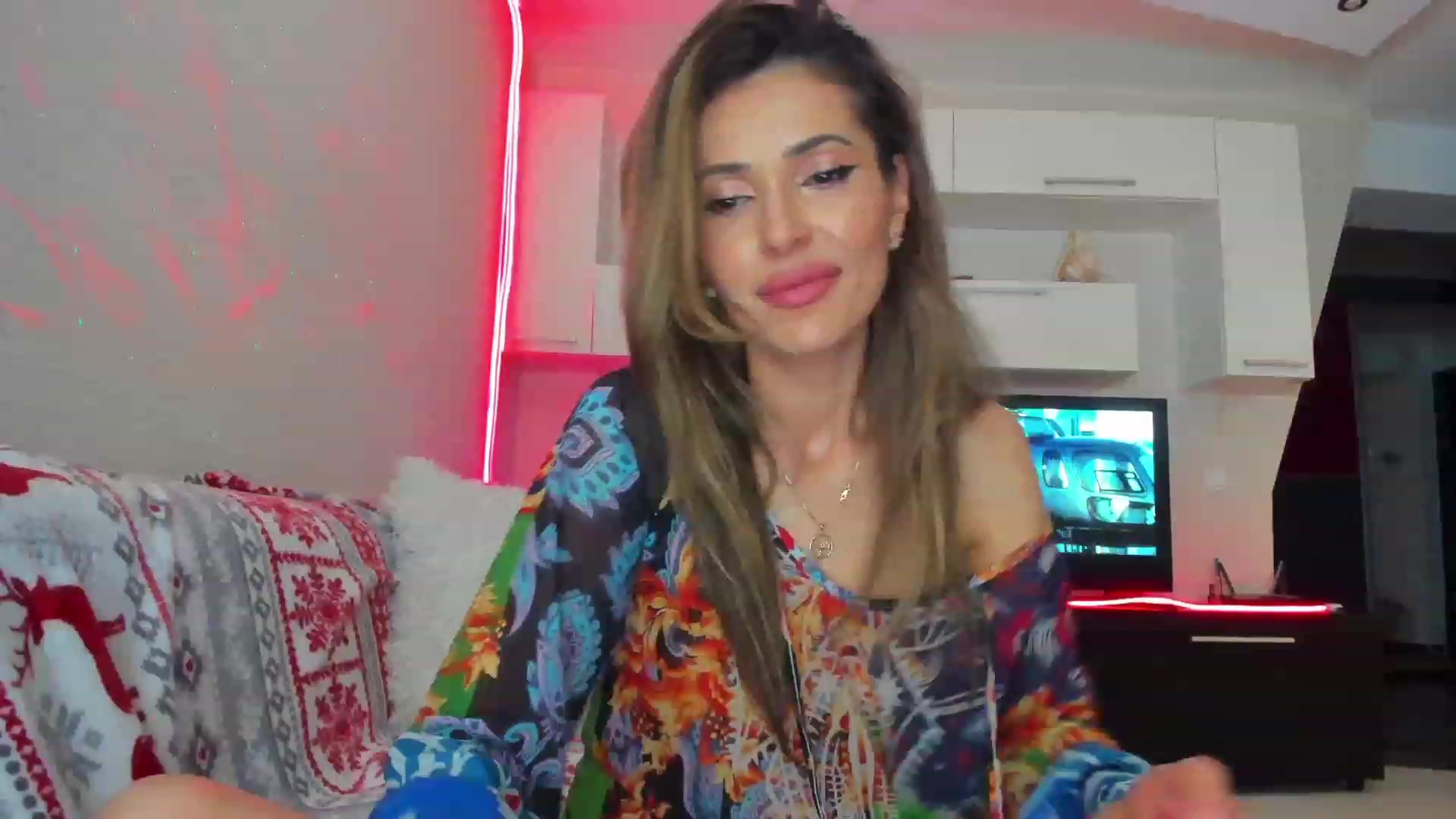 Gallery image thumbnail from SmileyTinaa's myfreecams stream on, 06/08/2023, 24:40 image 1 of 20