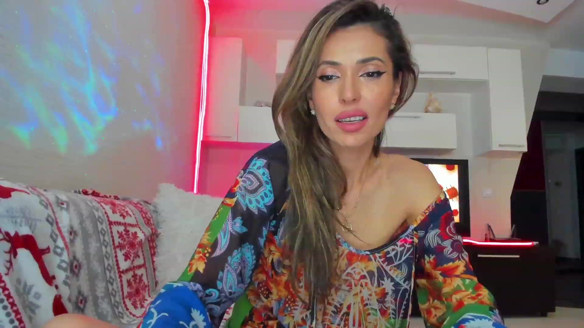 Gallery image thumbnail from SmileyTinaa's myfreecams stream on, 06/08/2023, 24:40 image 6 of 20