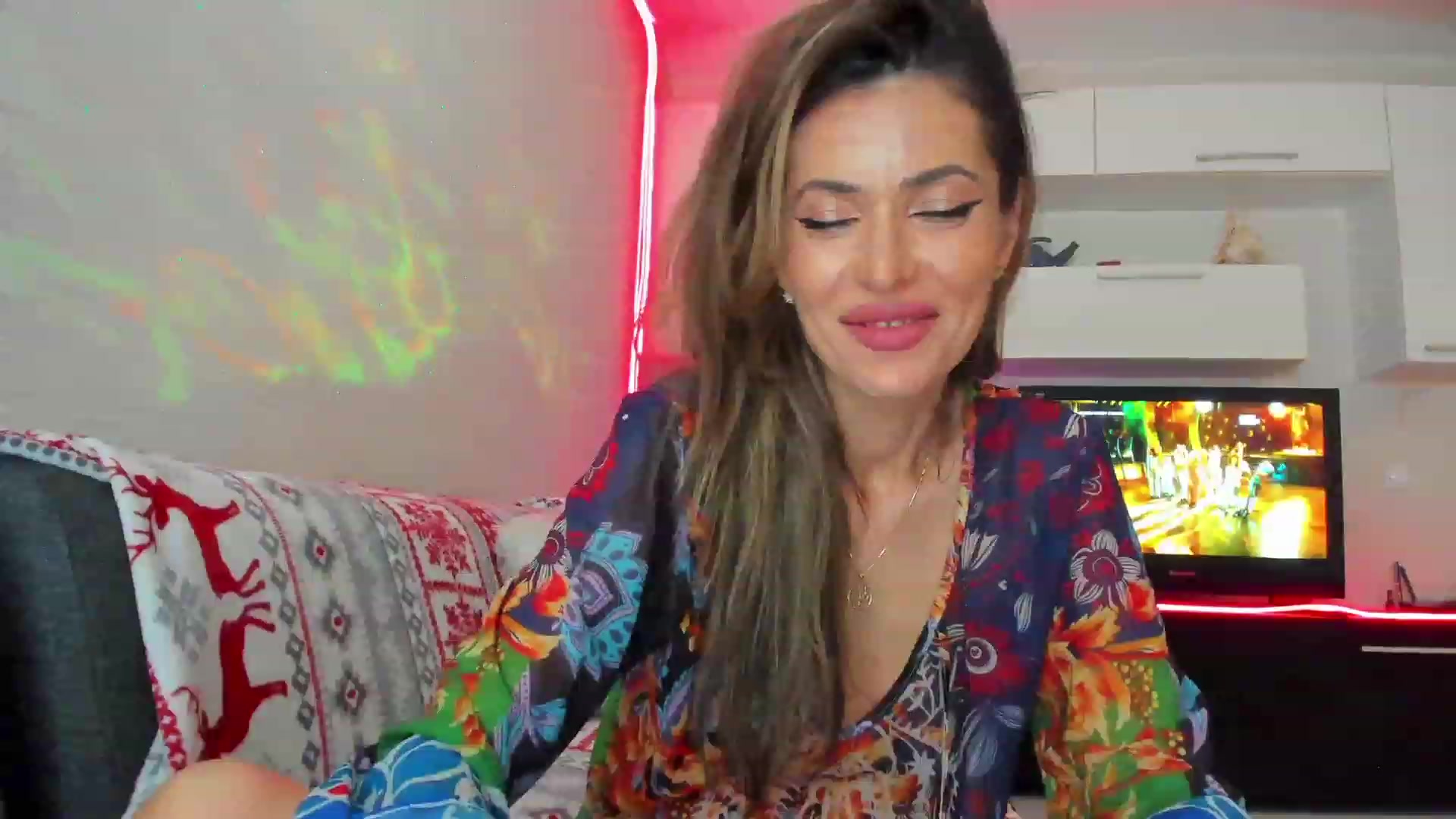 Gallery image thumbnail from SmileyTinaa's myfreecams stream on, 06/08/2023, 04:11 image 13 of 20