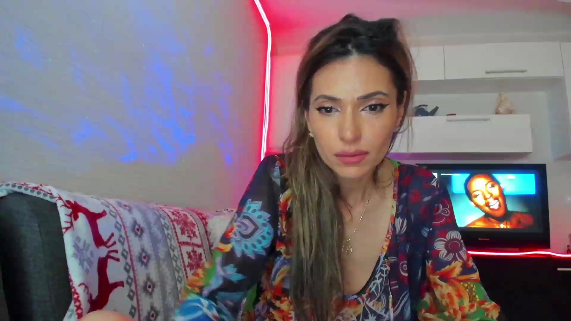 Gallery image thumbnail from SmileyTinaa's myfreecams stream on, 06/08/2023, 04:11 image 1 of 20