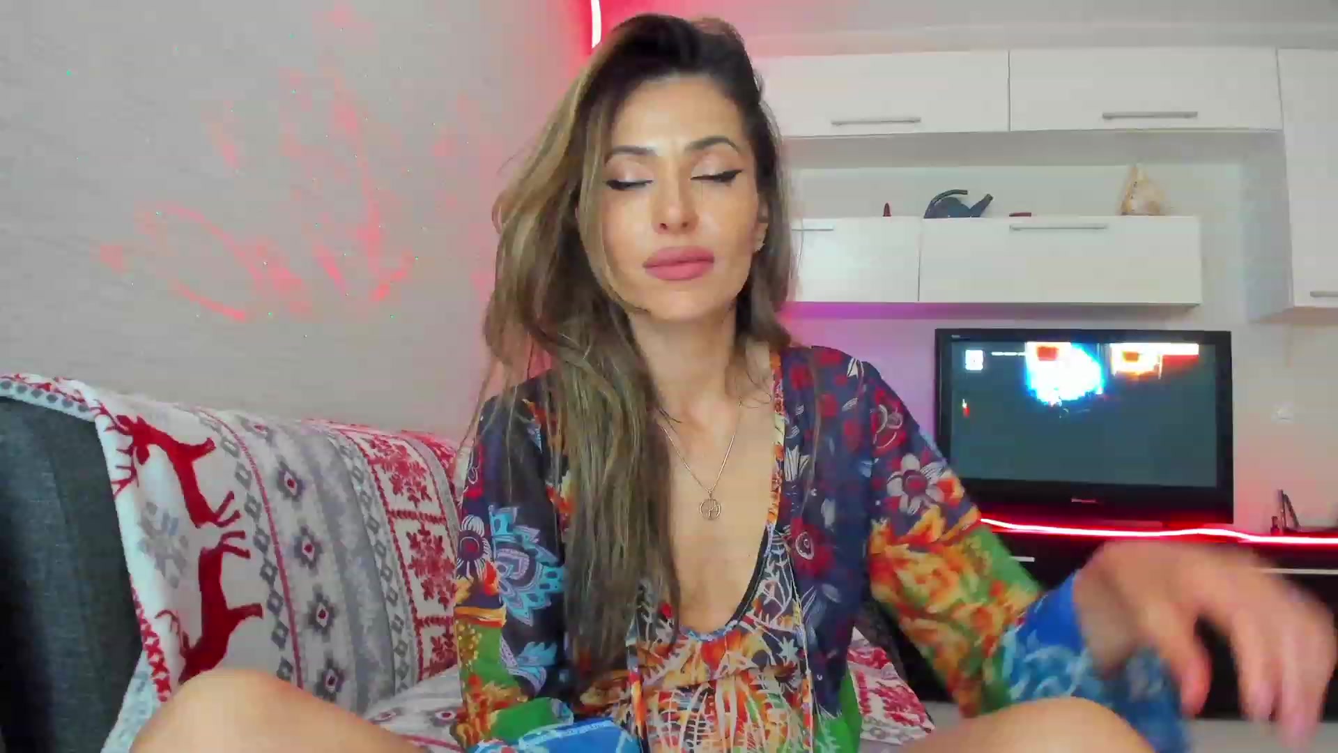 Gallery image thumbnail from SmileyTinaa's myfreecams stream on, 06/08/2023, 04:11 image 15 of 20