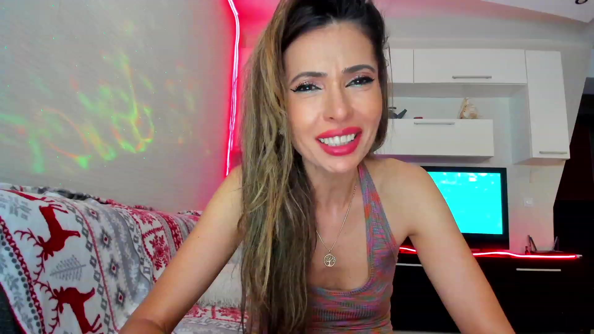 Gallery image thumbnail from SmileyTinaa's myfreecams stream on, 06/09/2023, 24:18 image 17 of 20