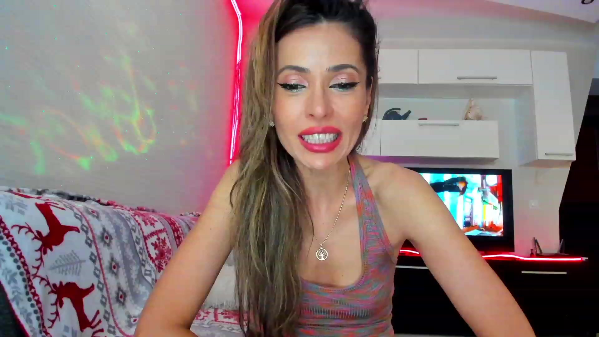Gallery image thumbnail from SmileyTinaa's myfreecams stream on, 06/09/2023, 24:18 image 15 of 20