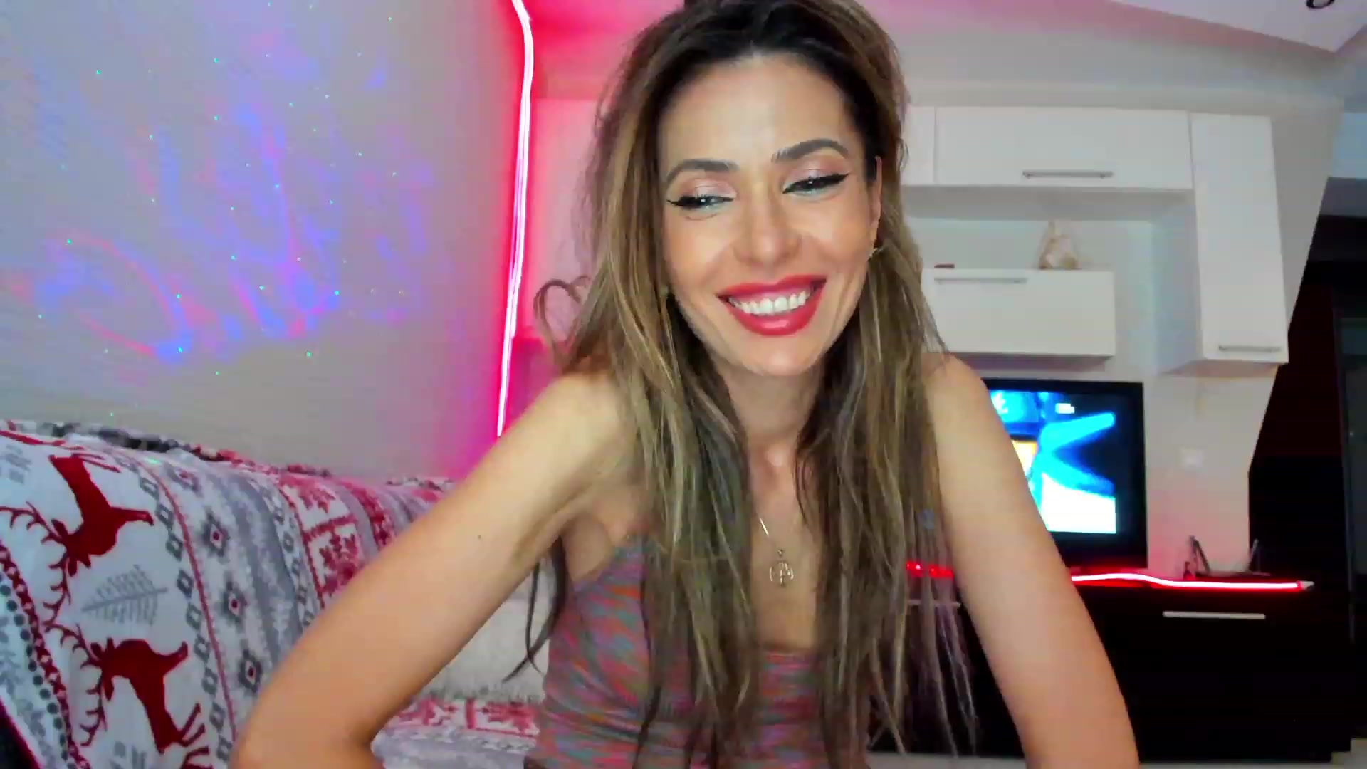 Gallery image thumbnail from SmileyTinaa's myfreecams stream on, 06/09/2023, 24:18 image 10 of 20