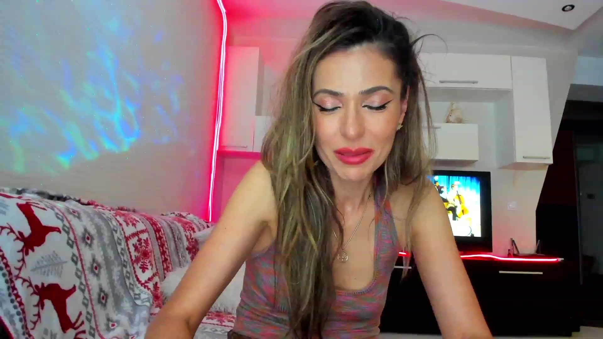 Gallery image thumbnail from SmileyTinaa's myfreecams stream on, 06/09/2023, 24:18 image 4 of 20