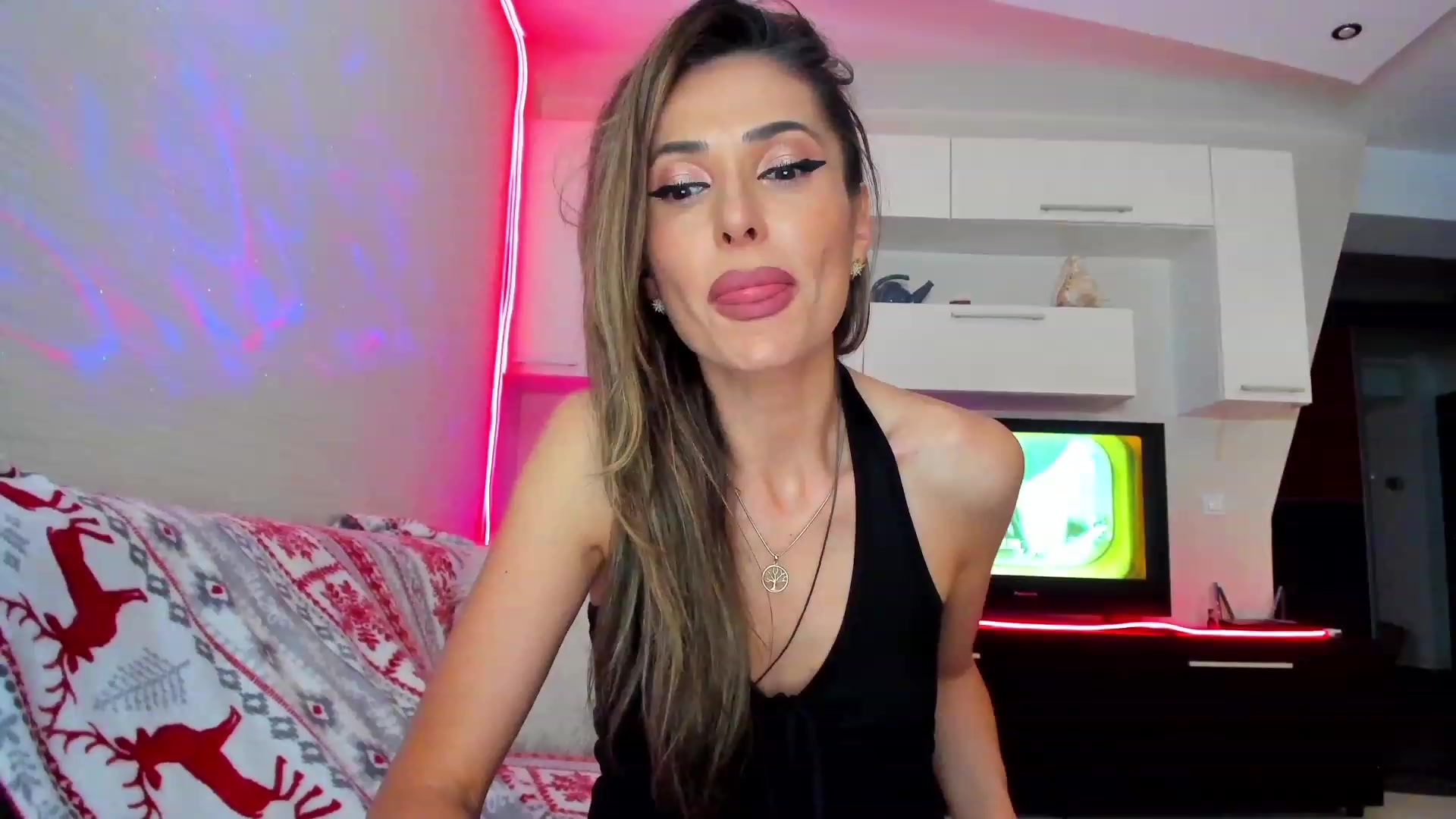 Gallery image thumbnail from SmileyTinaa's myfreecams stream on, 06/10/2023, 24:46 image 6 of 20