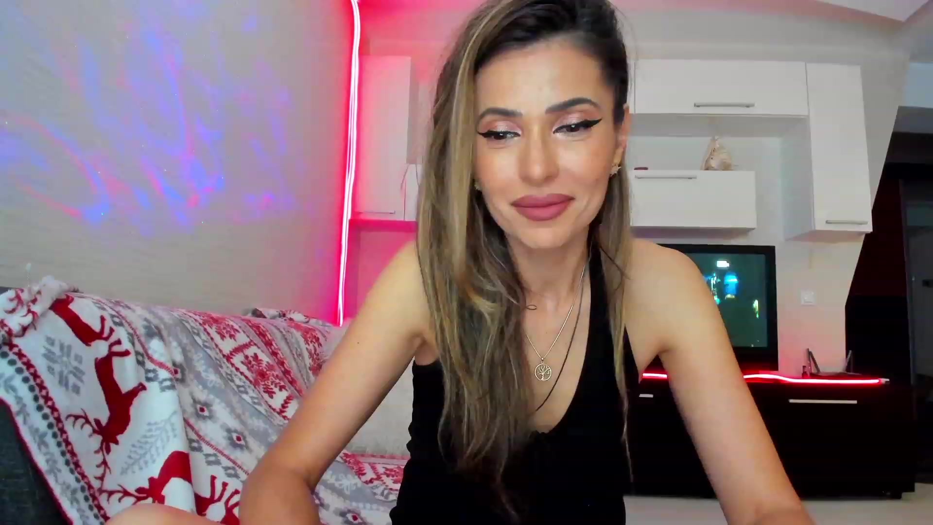 Gallery image thumbnail from SmileyTinaa's myfreecams stream on, 06/10/2023, 24:46 image 14 of 20