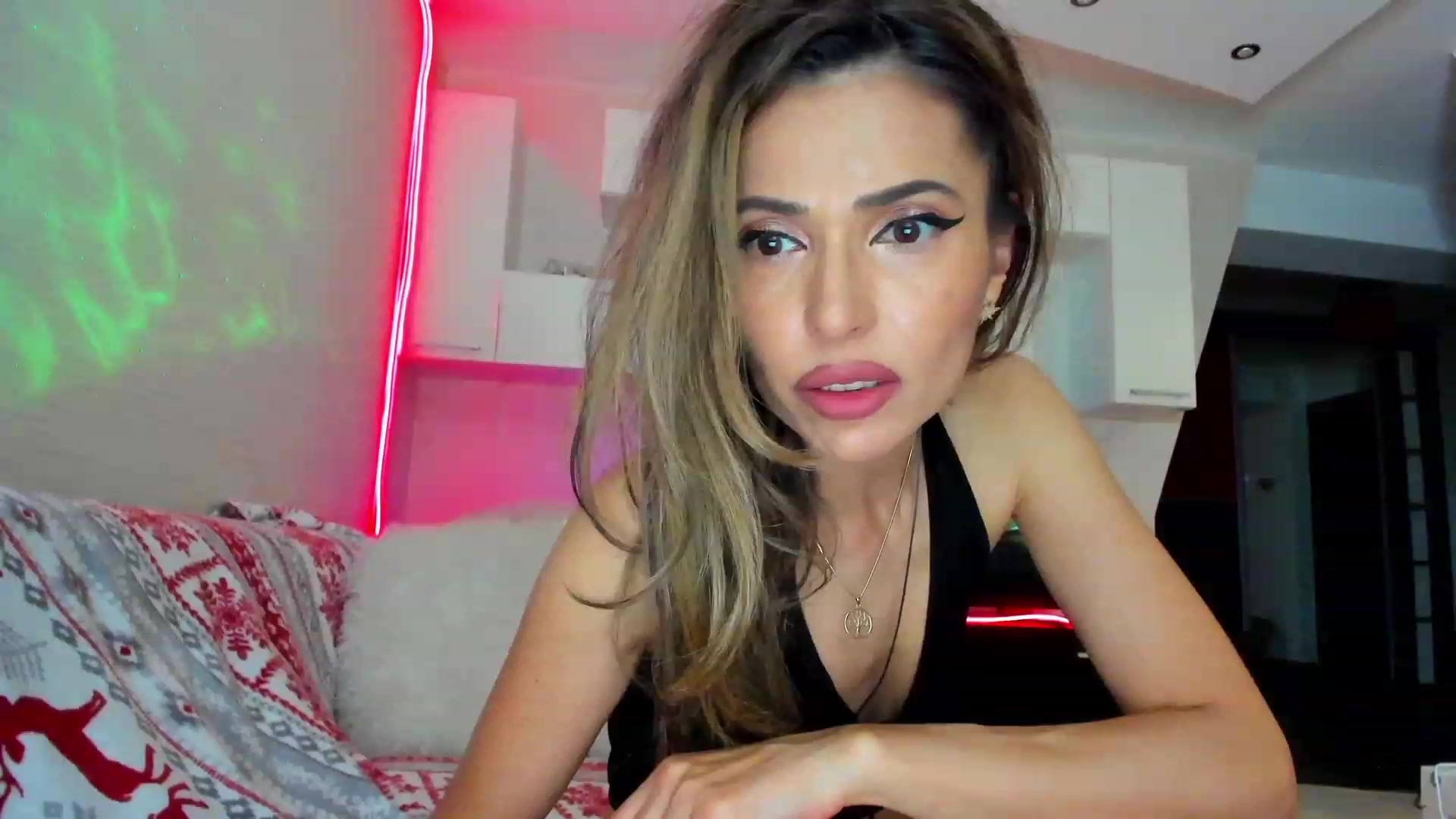 Gallery image thumbnail from SmileyTinaa's myfreecams stream on, 06/10/2023, 24:46 image 4 of 20