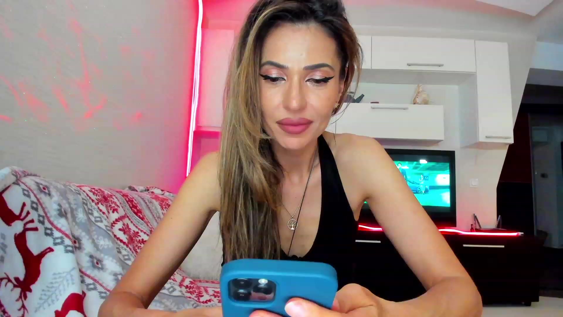 Gallery image thumbnail from SmileyTinaa's myfreecams stream on, 06/10/2023, 24:46 image 19 of 20