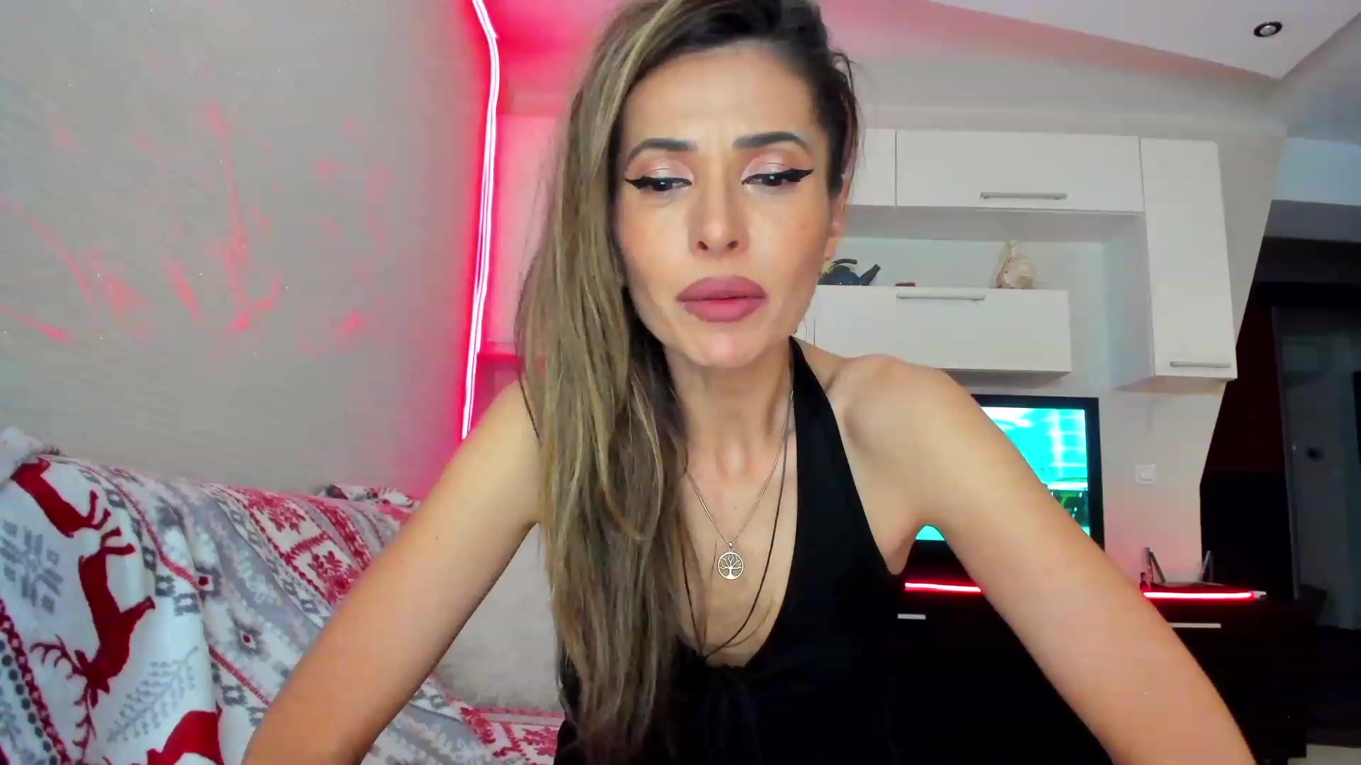 Gallery image thumbnail from SmileyTinaa's myfreecams stream on, 06/10/2023, 24:46 image 11 of 20