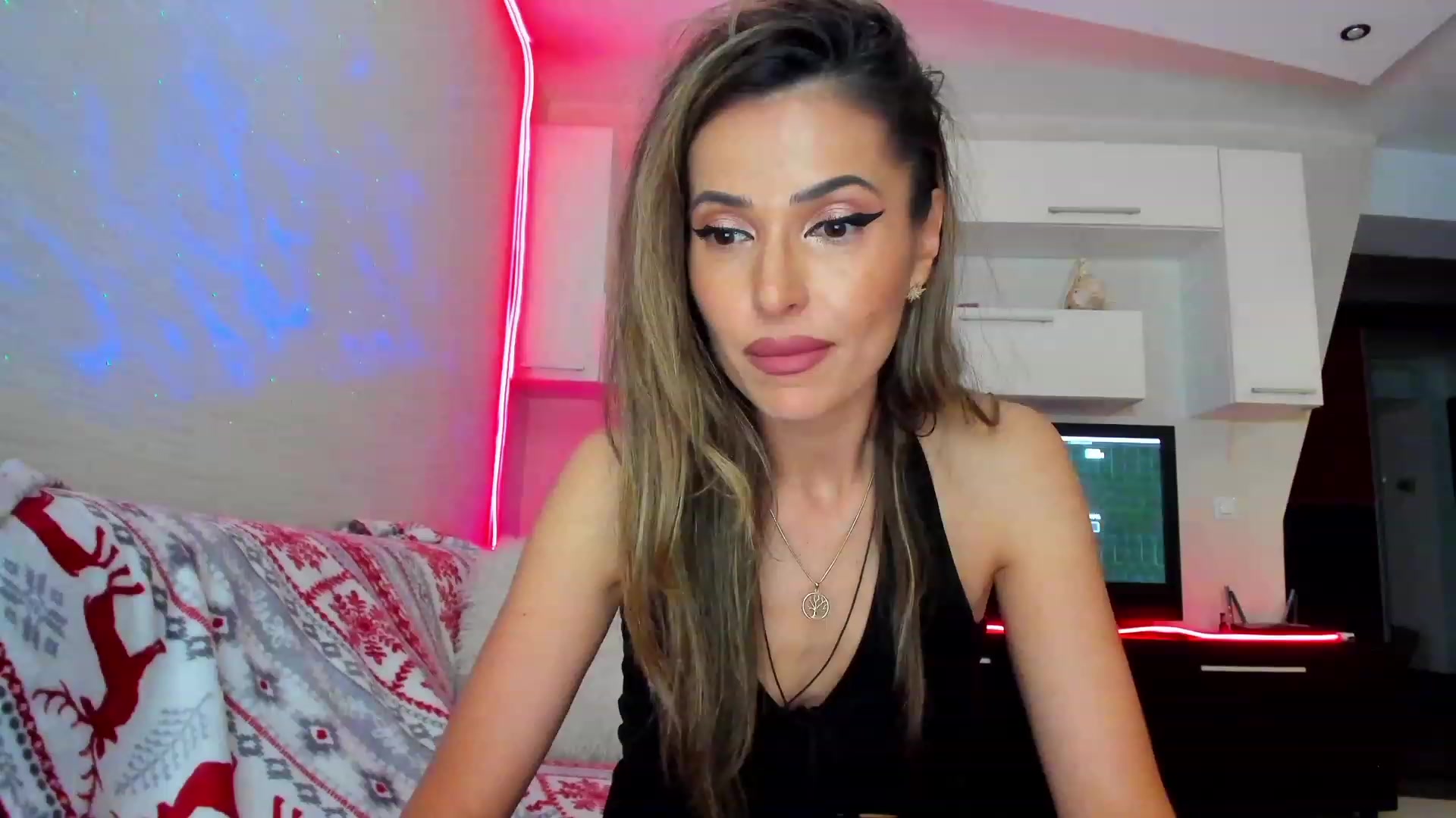 Gallery image thumbnail from SmileyTinaa's myfreecams stream on, 06/10/2023, 24:46 image 10 of 20