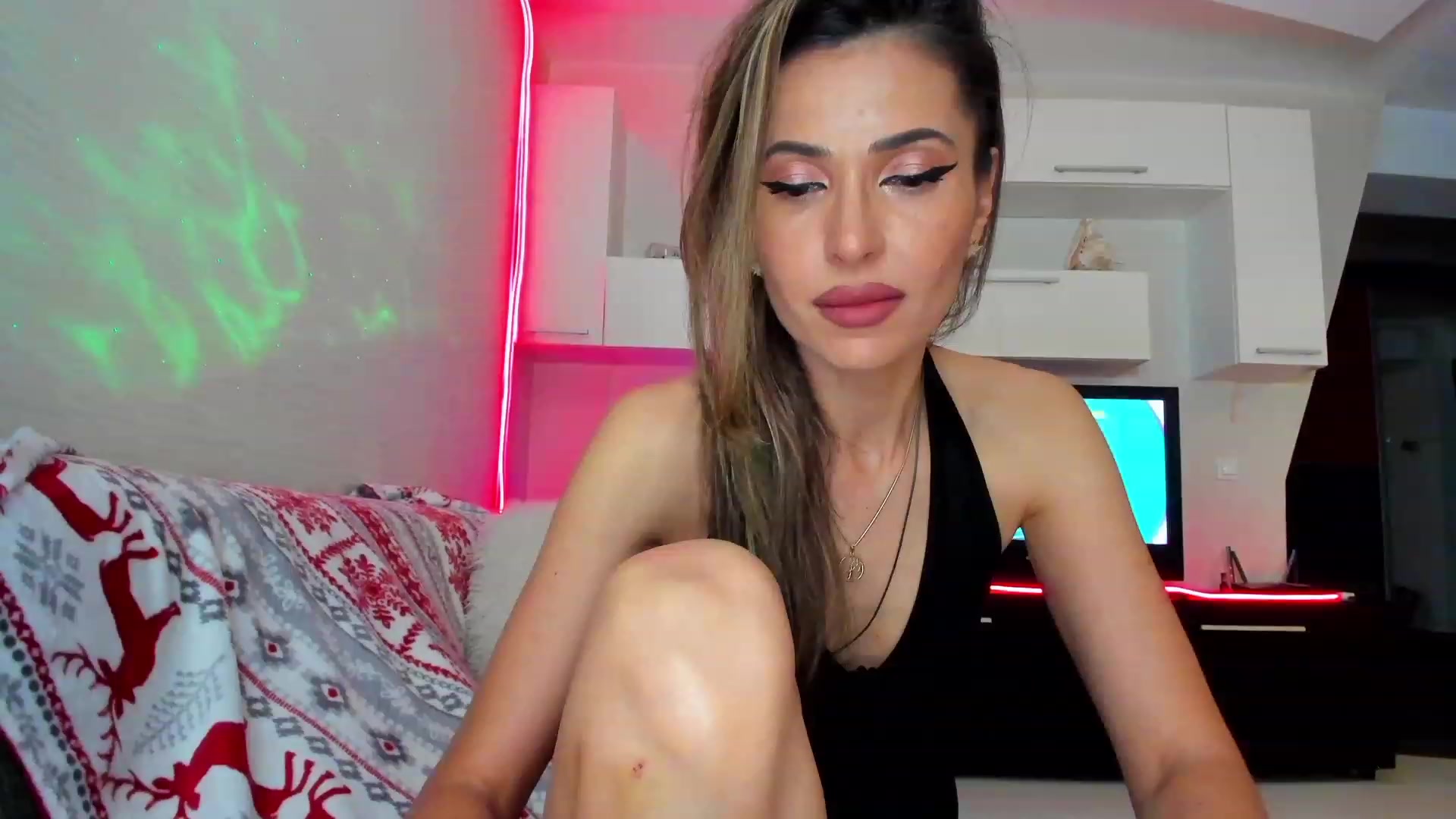 Gallery image thumbnail from SmileyTinaa's myfreecams stream on, 06/10/2023, 24:46 image 13 of 20