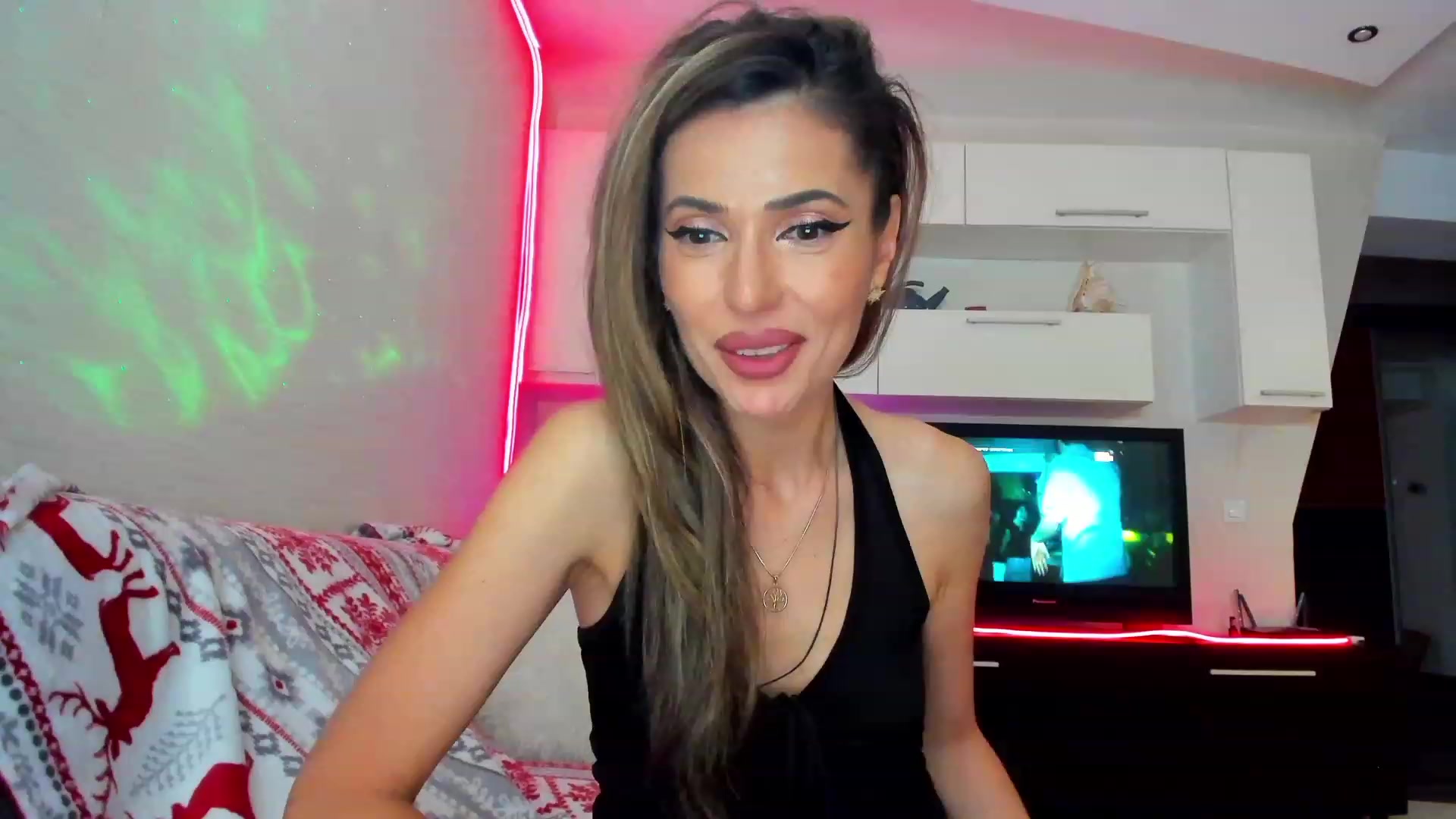 Gallery image thumbnail from SmileyTinaa's myfreecams stream on, 06/10/2023, 24:46 image 12 of 20