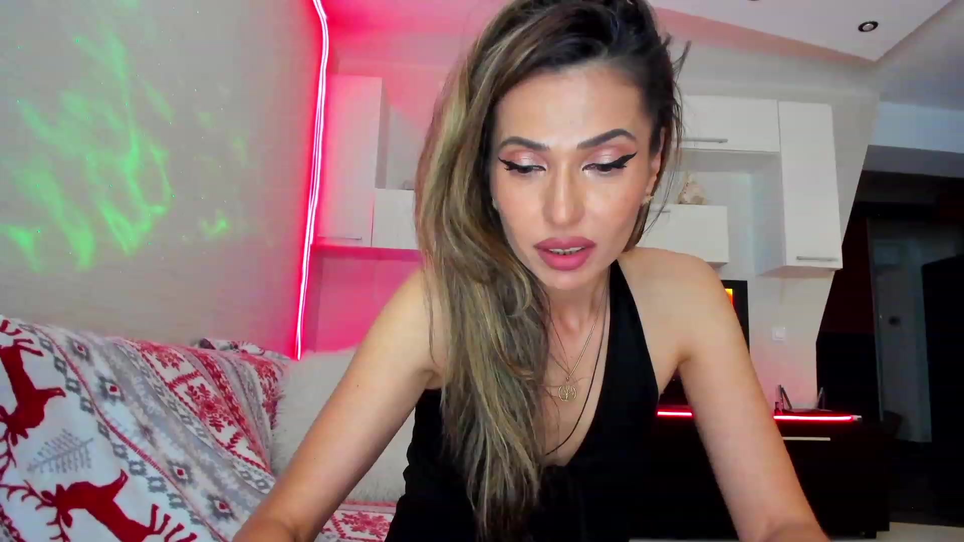 Gallery image thumbnail from SmileyTinaa's myfreecams stream on, 06/10/2023, 24:46 image 5 of 20