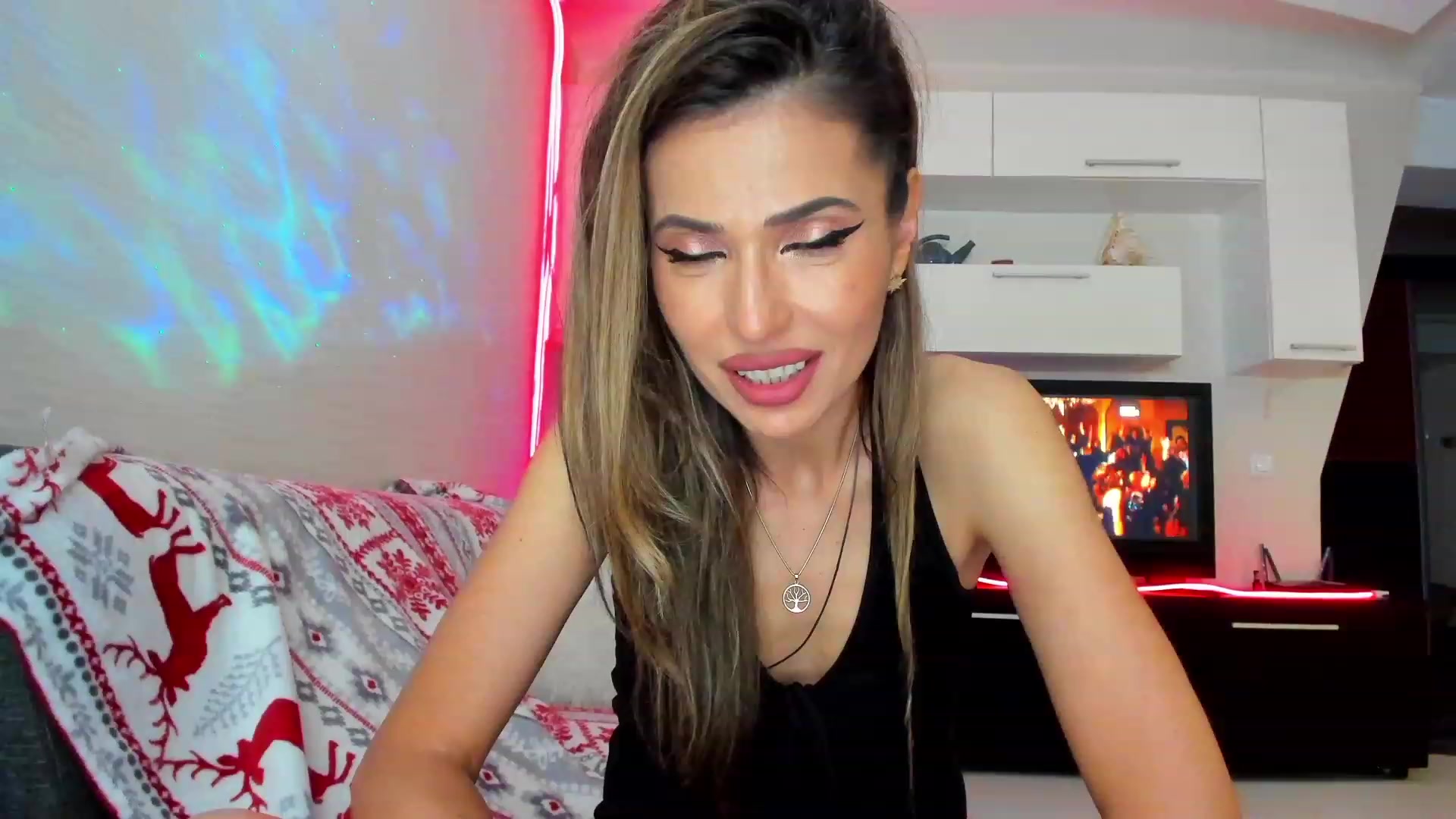 Gallery image thumbnail from SmileyTinaa's myfreecams stream on, 06/10/2023, 24:46 image 15 of 20