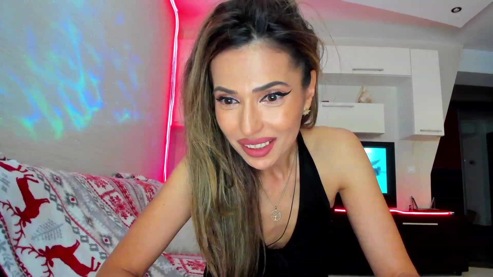 Gallery image thumbnail from SmileyTinaa's myfreecams stream on, 06/10/2023, 24:46 image 7 of 20