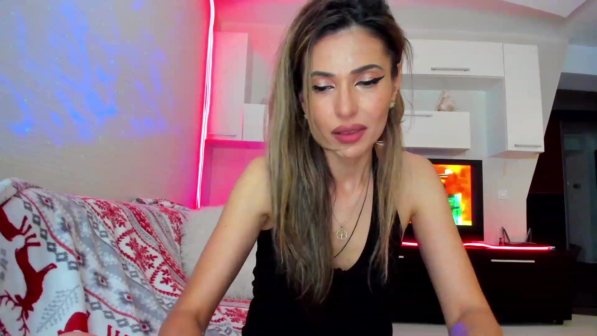 Gallery image thumbnail from SmileyTinaa's myfreecams stream on, 06/10/2023, 24:46 image 18 of 20