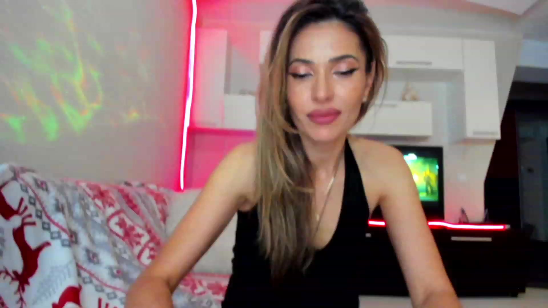 Gallery image thumbnail from SmileyTinaa's myfreecams stream on, 06/10/2023, 01:01 image 13 of 20