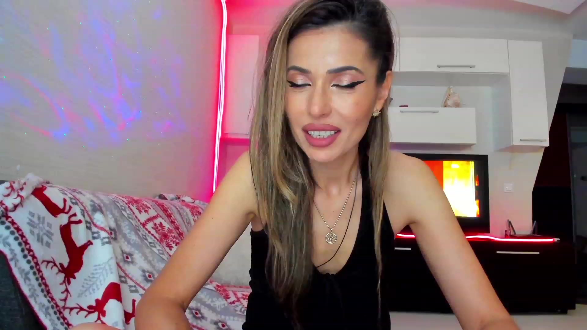 Gallery image thumbnail from SmileyTinaa's myfreecams stream on, 06/10/2023, 01:01 image 5 of 20