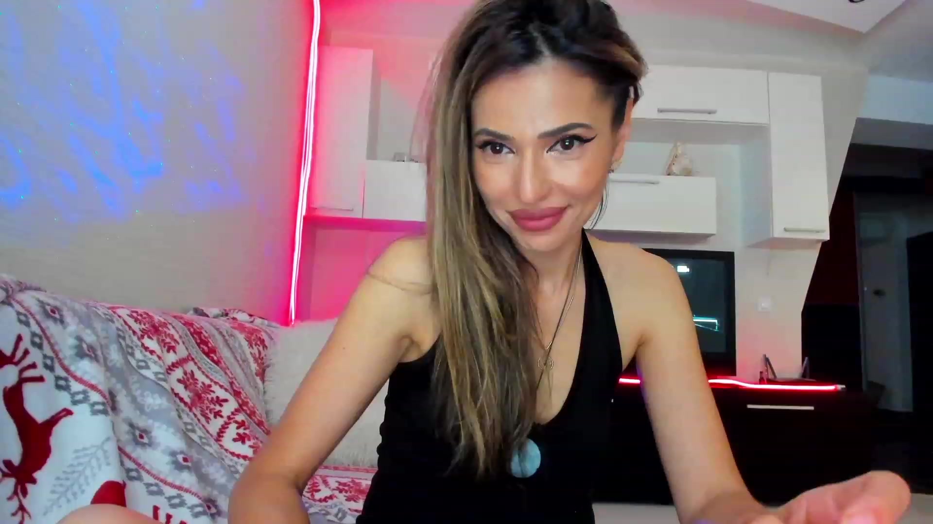 Gallery image thumbnail from SmileyTinaa's myfreecams stream on, 06/10/2023, 01:01 image 17 of 20