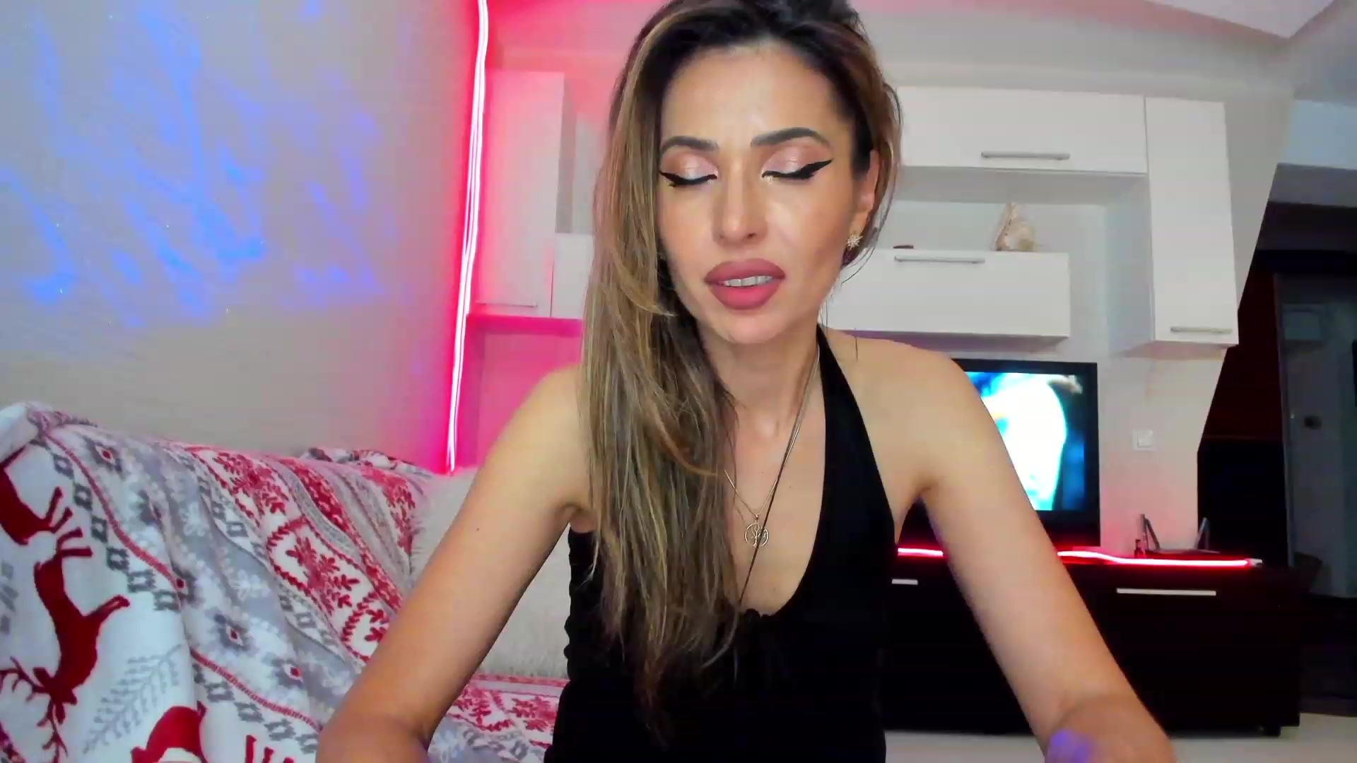 Gallery image thumbnail from SmileyTinaa's myfreecams stream on, 06/10/2023, 01:01 image 12 of 20