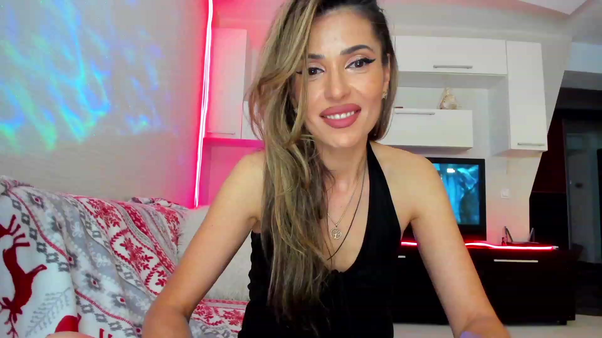 Gallery image thumbnail from SmileyTinaa's myfreecams stream on, 06/10/2023, 01:01 image 9 of 20