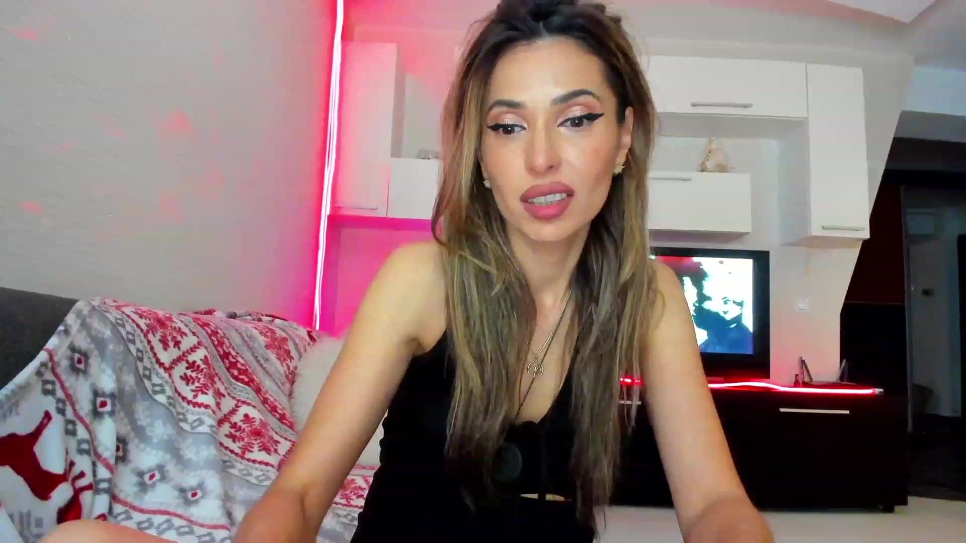 Gallery image thumbnail from SmileyTinaa's myfreecams stream on, 06/10/2023, 03:12 image 2 of 20