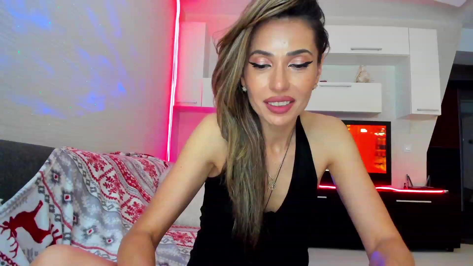 Gallery image thumbnail from SmileyTinaa's myfreecams stream on, 06/10/2023, 03:12 image 4 of 20