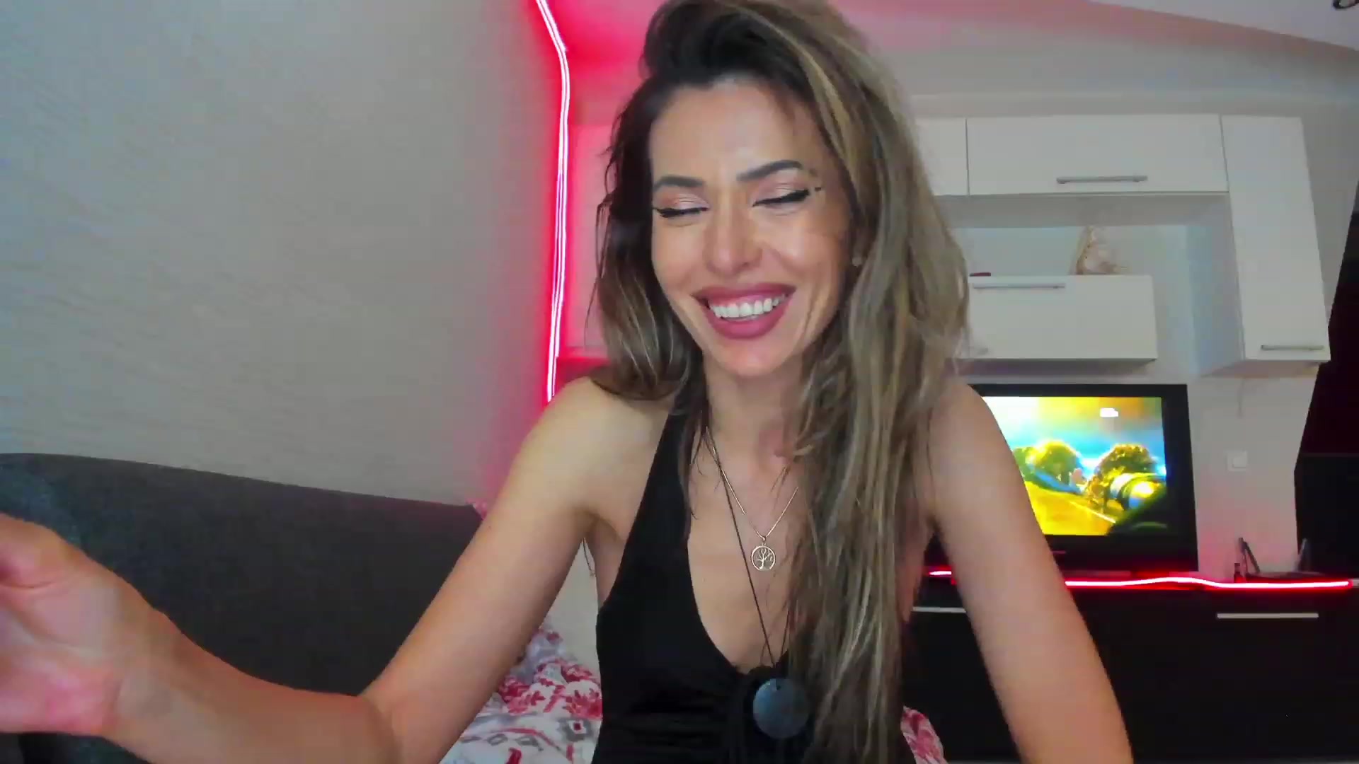 Gallery image thumbnail from SmileyTinaa's myfreecams stream on, 06/10/2023, 05:38 image 14 of 20