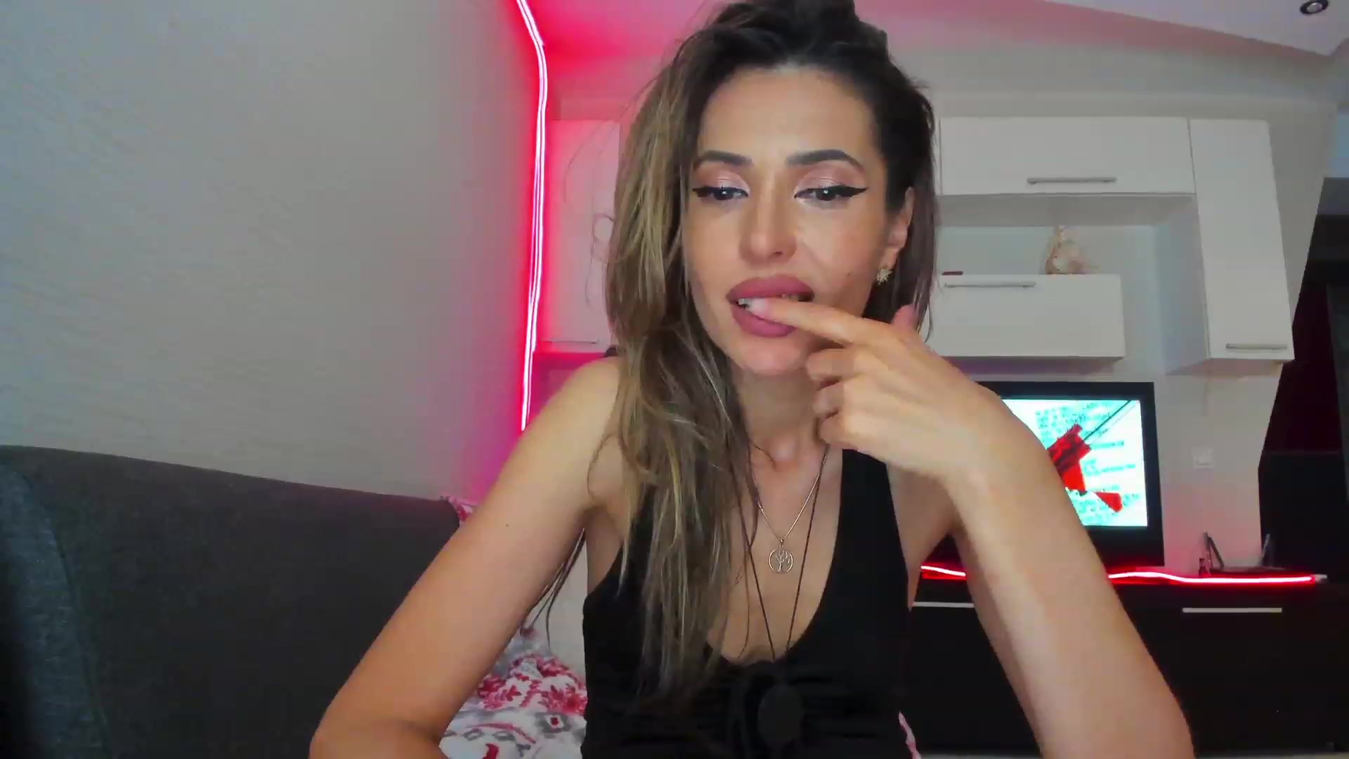 Gallery image thumbnail from SmileyTinaa's myfreecams stream on, 06/10/2023, 05:38 image 16 of 20