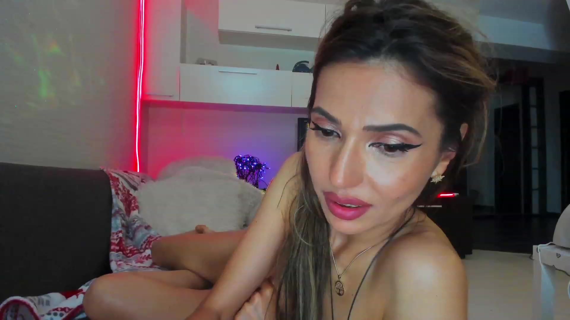 Gallery image thumbnail from SmileyTinaa's myfreecams stream on, 06/10/2023, 05:38 image 3 of 20