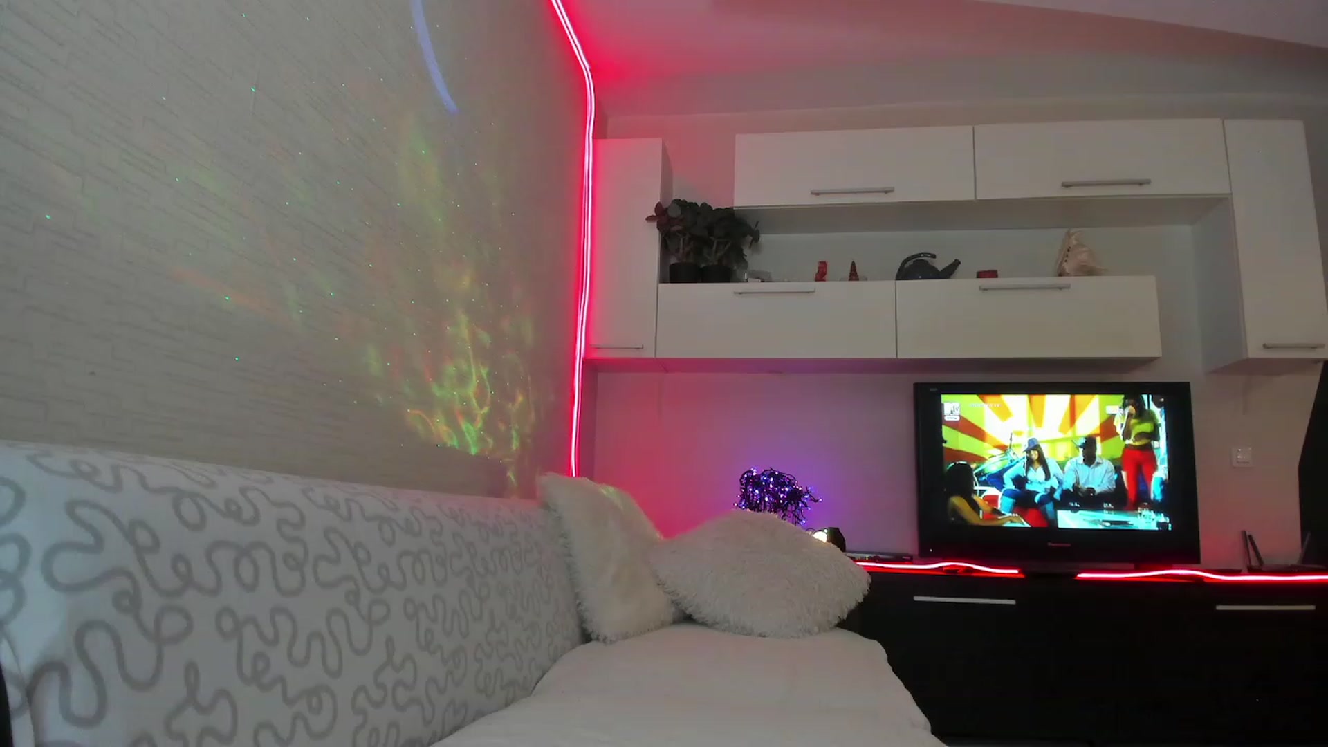 Gallery image thumbnail from SmileyTinaa's myfreecams stream on, 06/13/2023, 22:29 image 12 of 20