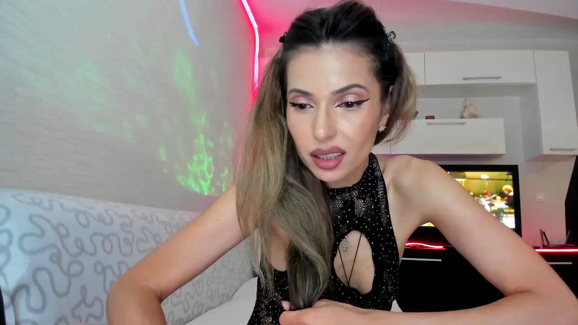 Gallery image thumbnail from SmileyTinaa's myfreecams stream on, 06/13/2023, 22:29 image 8 of 20