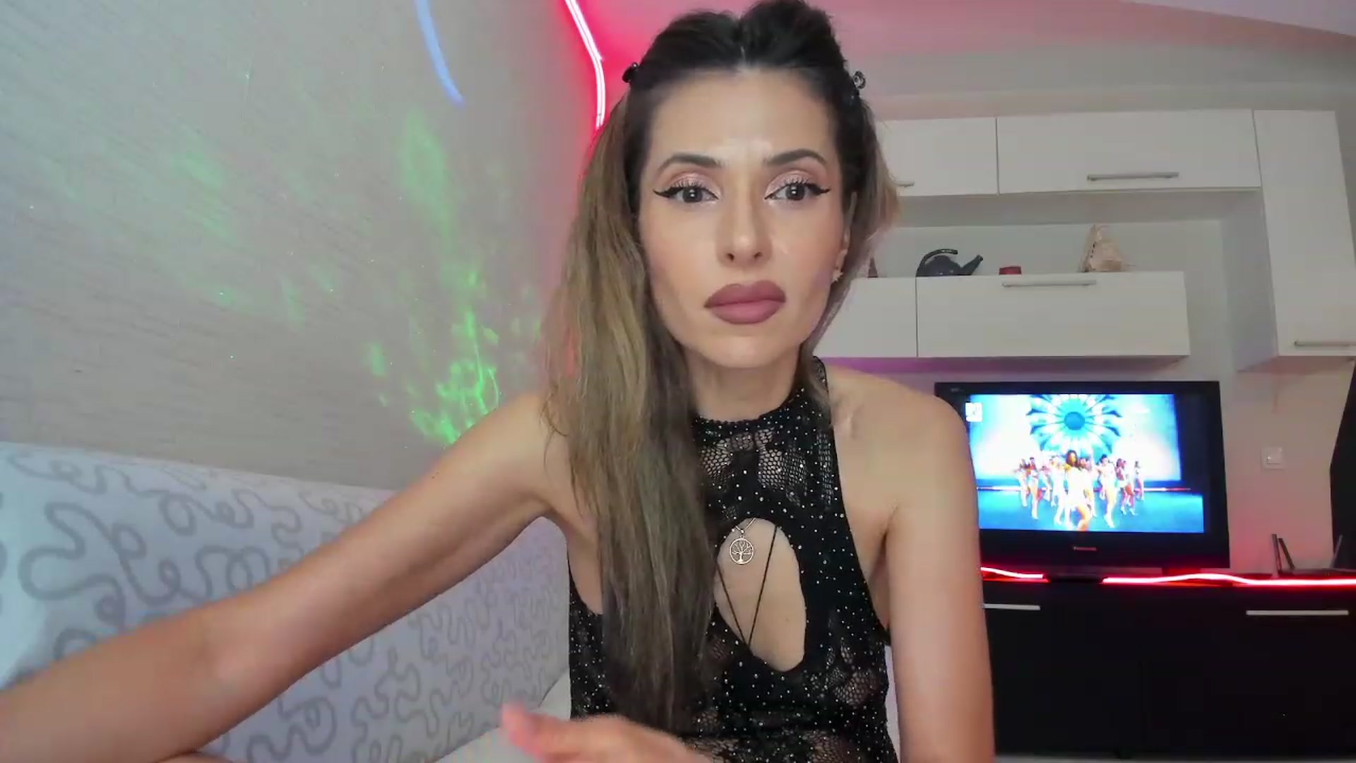 Gallery image thumbnail from SmileyTinaa's myfreecams stream on, 06/13/2023, 22:29 image 19 of 20