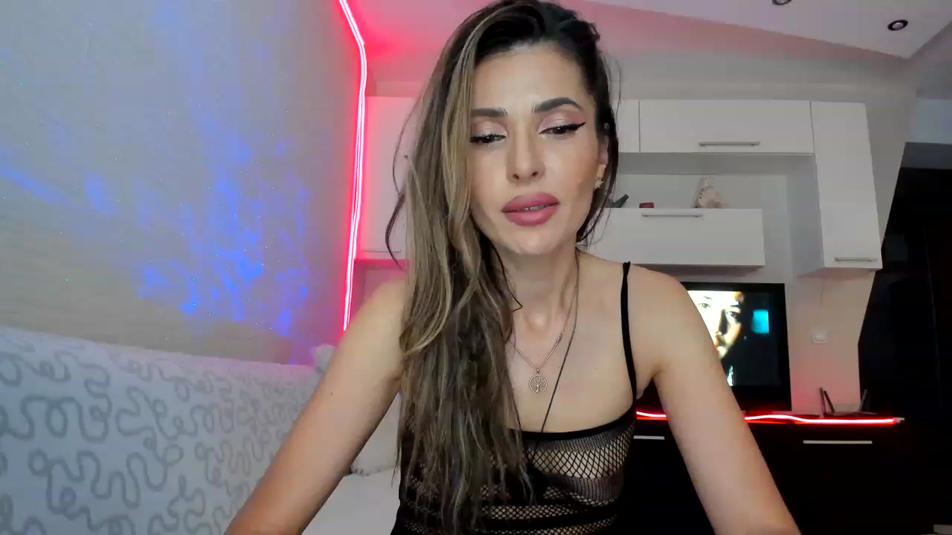 Gallery image thumbnail from SmileyTinaa's myfreecams stream on, 06/15/2023, 24:57 image 8 of 20